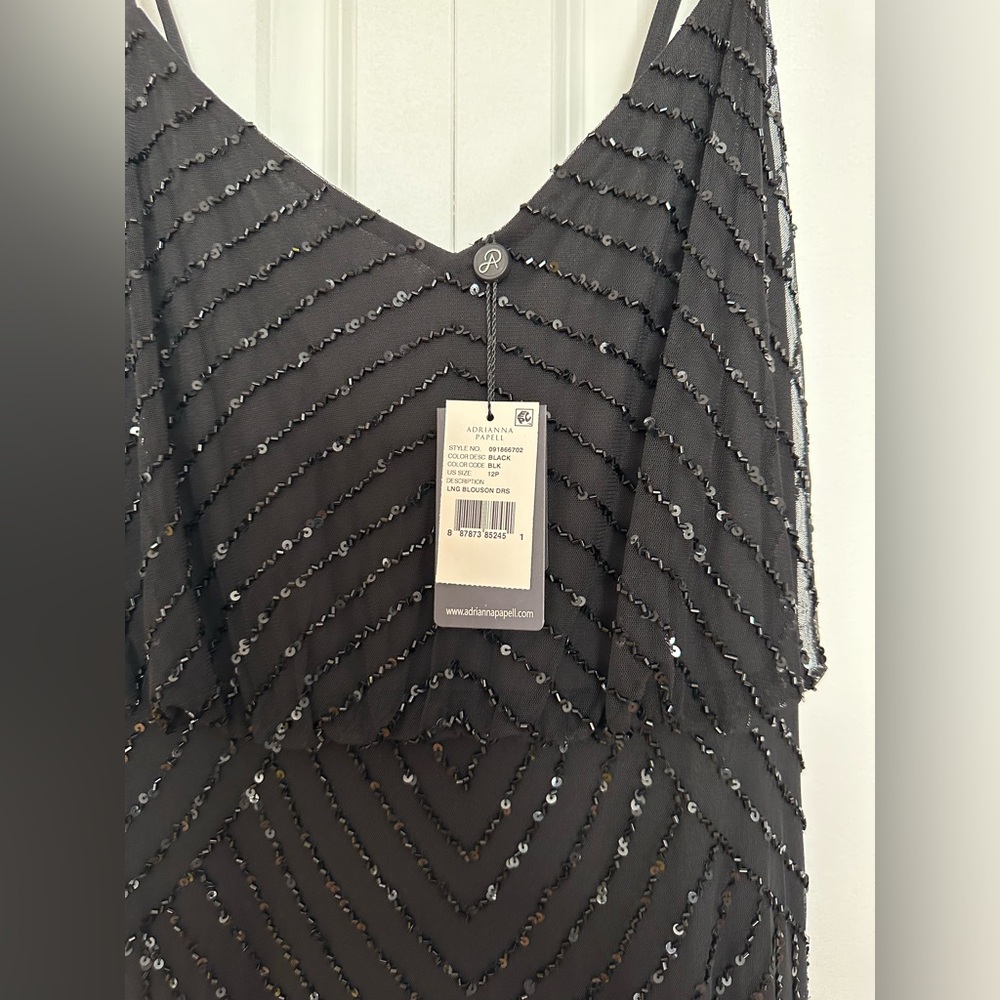 BRAND: ADRIANNA PAPELL size 12p

ART DECO BEADED BLOUSON GOWN IN BLACK